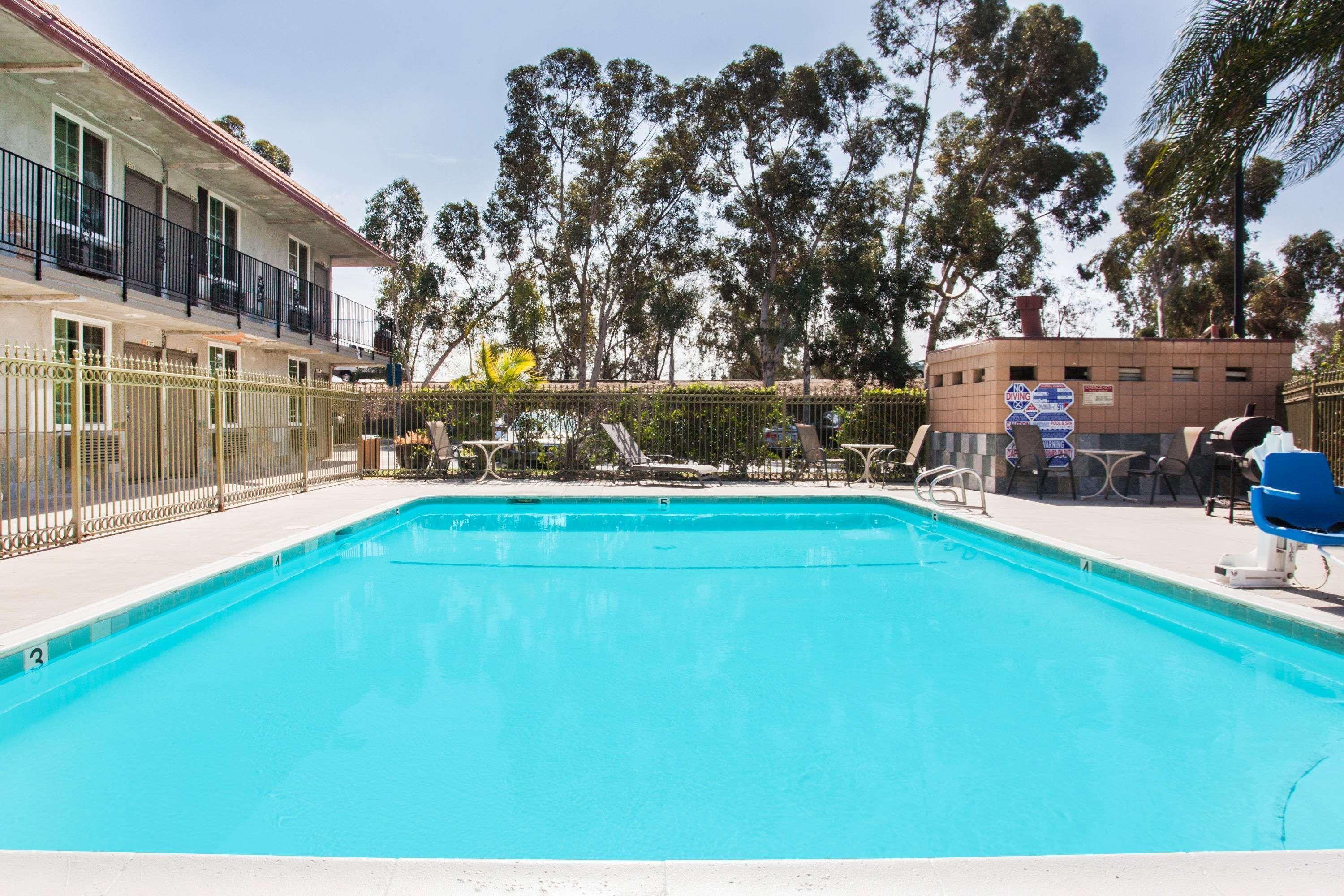 ซูเปอร์ 8 บาย วินด์แฮม เรดแลนด์/ซานเบอร์นาร์ดิโน Motel เรดแลนด์ส ภายนอก รูปภาพ