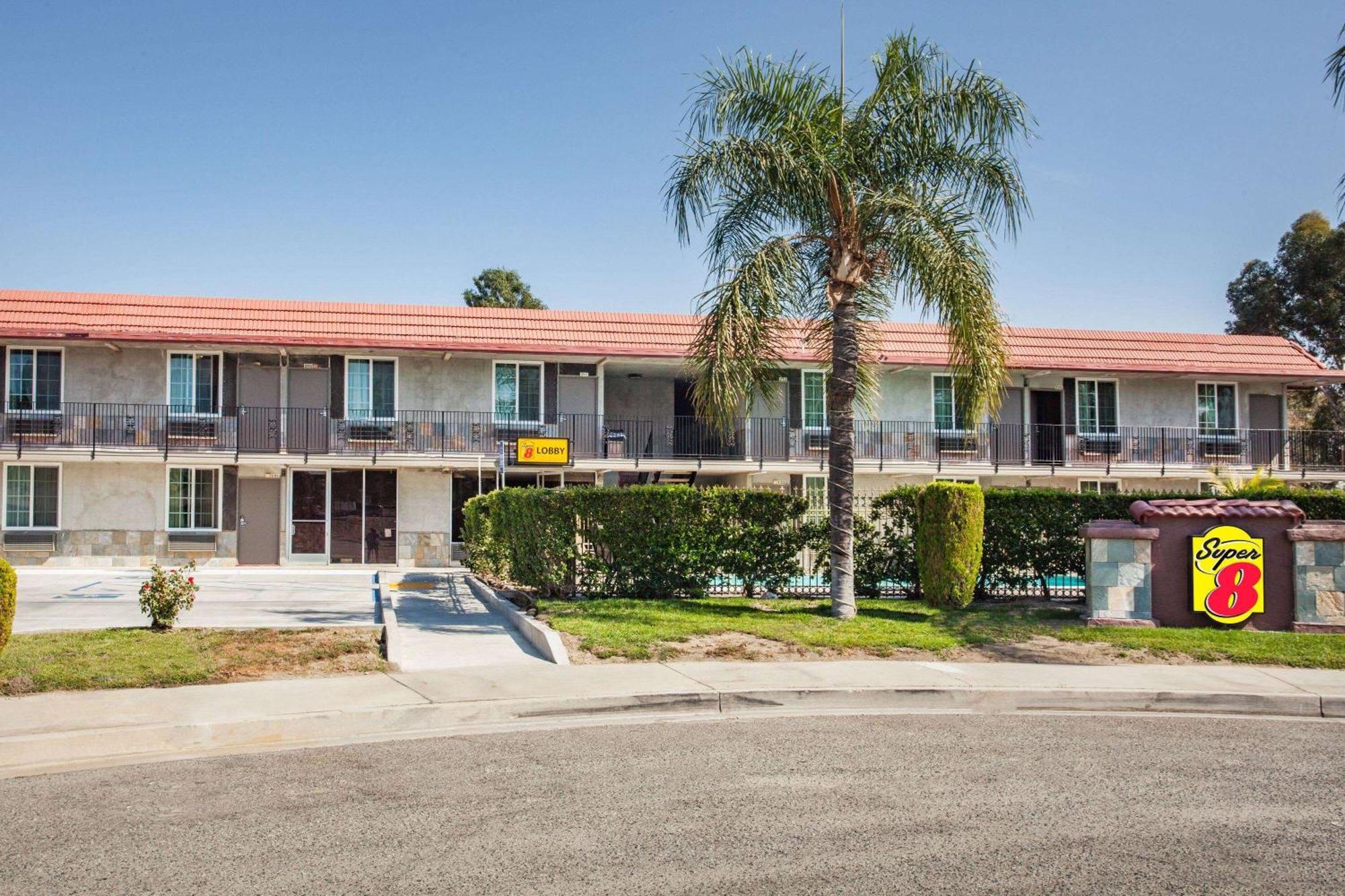 ซูเปอร์ 8 บาย วินด์แฮม เรดแลนด์/ซานเบอร์นาร์ดิโน Motel เรดแลนด์ส ภายนอก รูปภาพ