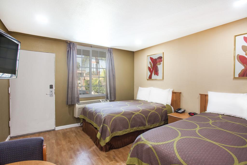 ซูเปอร์ 8 บาย วินด์แฮม เรดแลนด์/ซานเบอร์นาร์ดิโน Motel เรดแลนด์ส ภายนอก รูปภาพ
